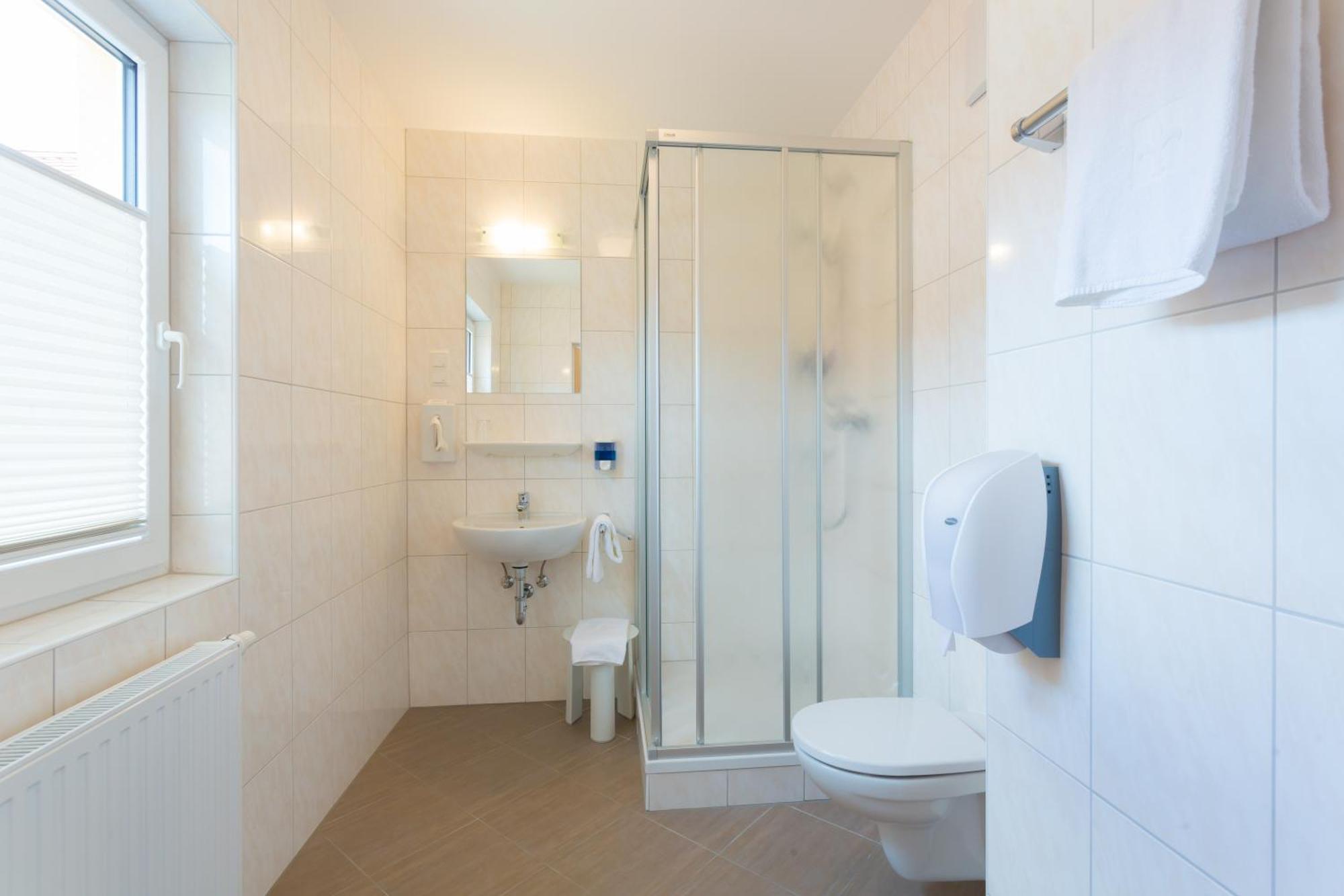 Hotel Kindler 2,0 Self-Check-In Леобен Екстериор снимка